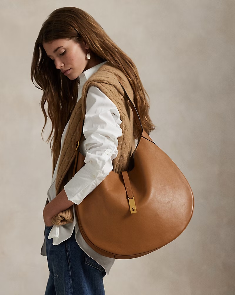 系列延伸出的 Shoulder Bag、Hobo、Mini、Micro、Crossbody 等多種版本，使「Polo ID」不再只是造型配件，而是能真正融入日常生活的時尚工具。