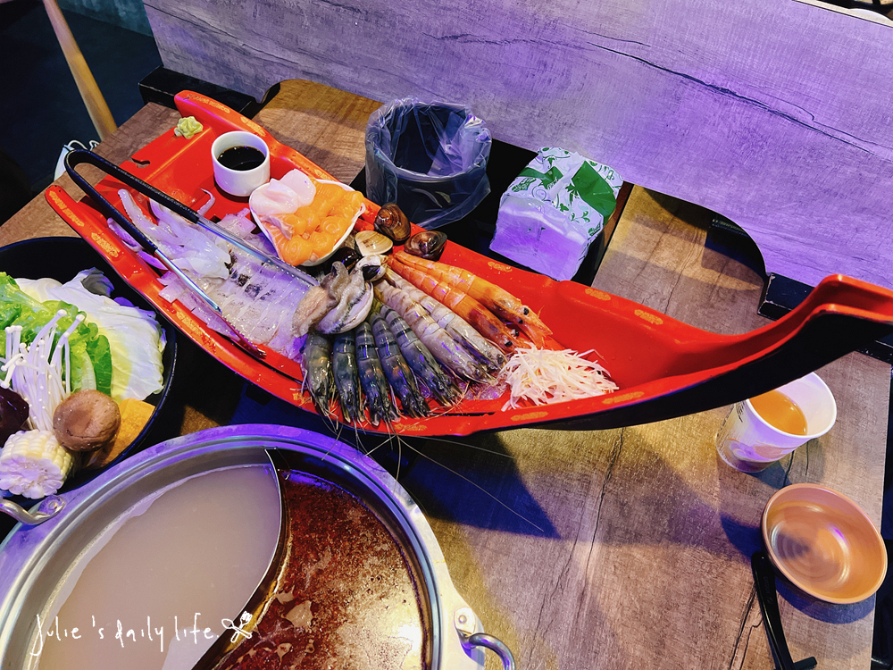 刷刷鍋,和牛,文化路,板橋,板橋火鍋,板橋車站,活蝦,海牧,海牧水產鍋物,海牧火鍋,海鮮,涮涮鍋,火鍋,火鍋推薦,聚餐推薦,鍋物,餐廳推薦,鴛鴦鍋,麻辣鍋 @跟著Julie一起走吧