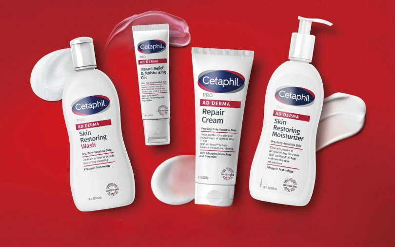 穿上紅色新裝的舒特膚AD益膚康系列，包含「修護潔膚乳」、「修護舒敏乳霜」、「修護滋養乳液」、「瞬效舒敏凝膠」，宛如肌膚專屬滅火隊，以四步驟終結乾癢。（圖／品牌提供）