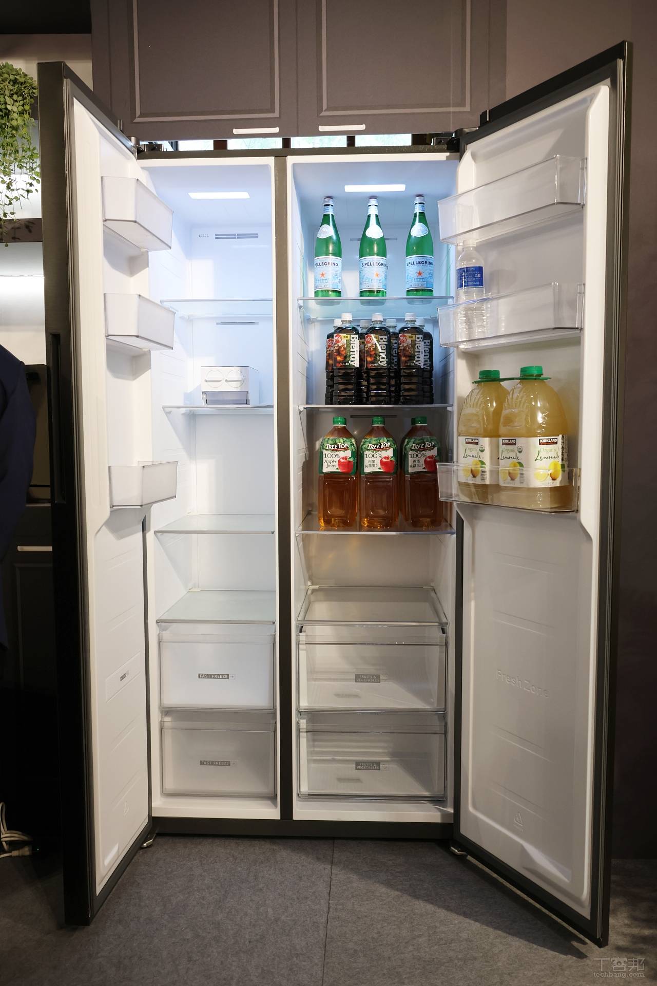惠而浦推出洗衣塔與變頻雙門冰箱，導入活氧除菌與智慧感測提升保鮮效能