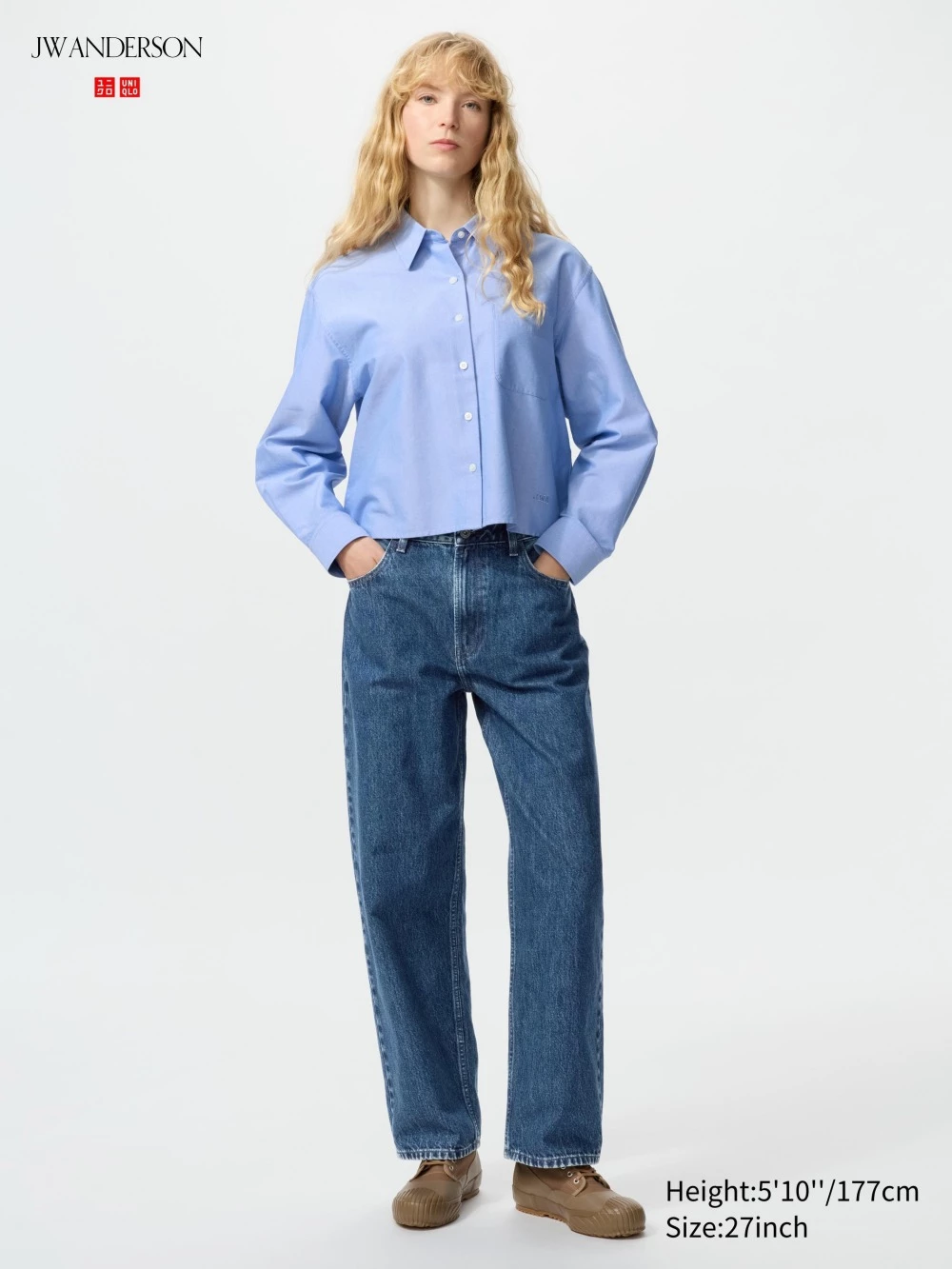 JW Anderson 聯名系列中，有一款直筒牛仔褲被譽為修飾腿型的神褲；但若想找到一條極度顯瘦的款式，這件寬版牛仔褲請務必收藏！