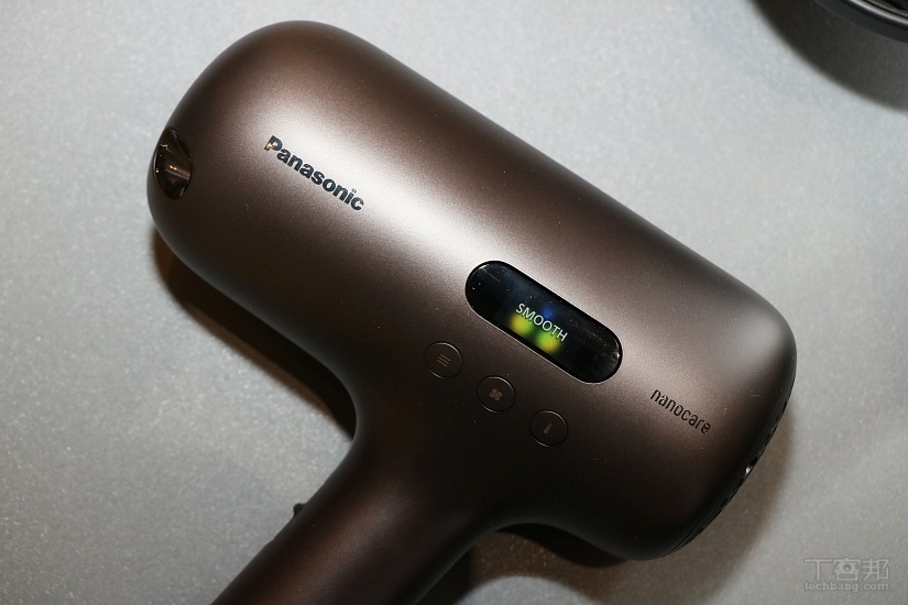 Panasonic 全新奈米水離子吹風機 EH-NC80 及 EH-NC50 在台上市！保濕力再升級，售價 15,900 元起