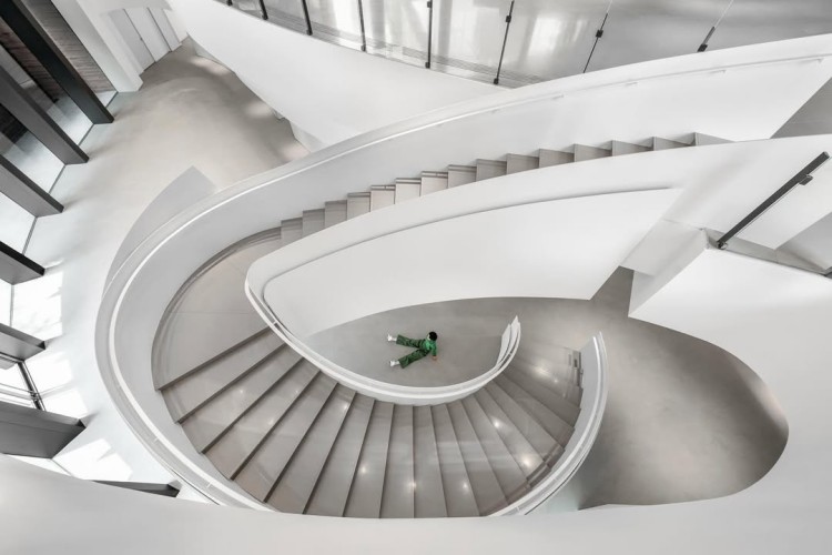 由日本建築大師隈研吾操刀設計的首座台灣美術館作品就在「勤美術館」。