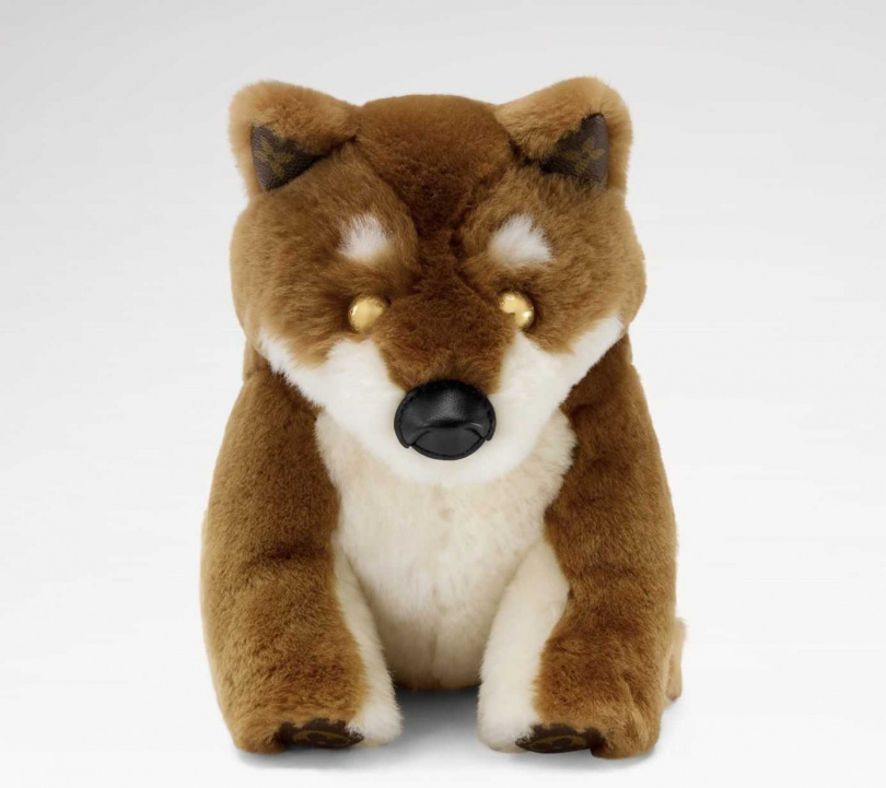 Louis Vuitton推出柴犬造型「Shiba Bag」後掀起熱議，不少網友笑稱外型像夾娃娃機玩偶。（圖／翻攝自Louis Vuitton官網）