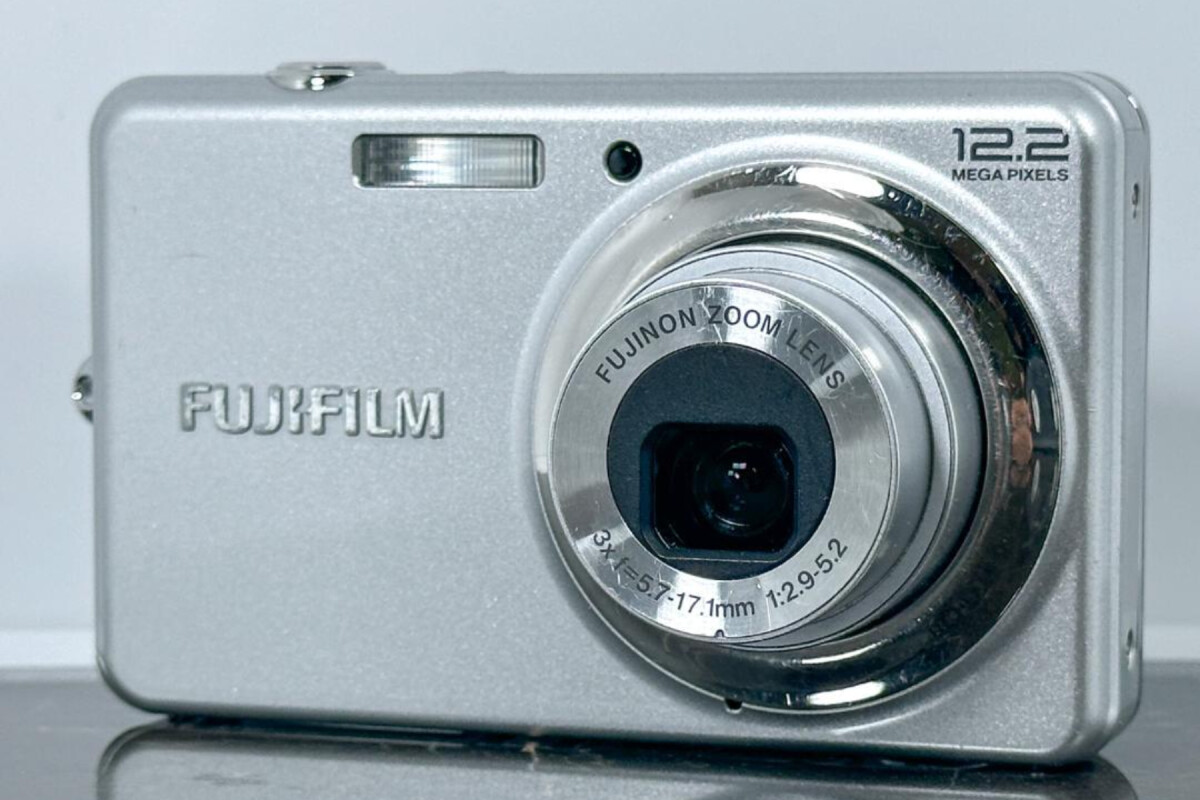 小紅書爆紅！10款女愛豆愛用CCD推薦：Ｋarina柯達C713復古人像、金采源富士J30膠片感