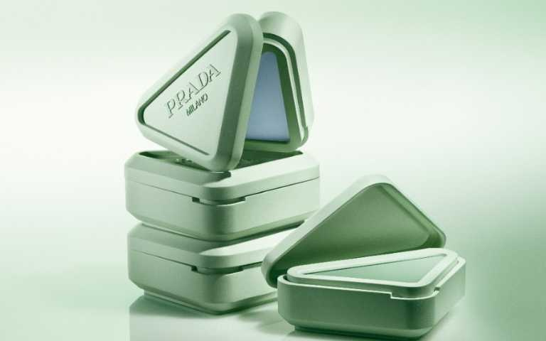 PRADA 潤澤修護凍唇膜 #00顛覆綠 #01莫測藍 (共二色) 10G／1,550元（圖／品牌提供）