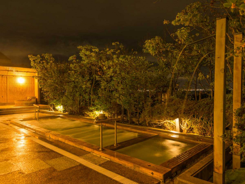 溫泉區共有9間各具特色的旅館和飯店，從大型浴場到附設露天浴池的客房，提供多元選擇。（圖／琵琶湖山谷）