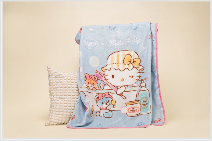 圖說：SABON×Hello Kitty推出VIP預購限定毛毯等週年慶聯名贈禮。（圖／品牌提供）