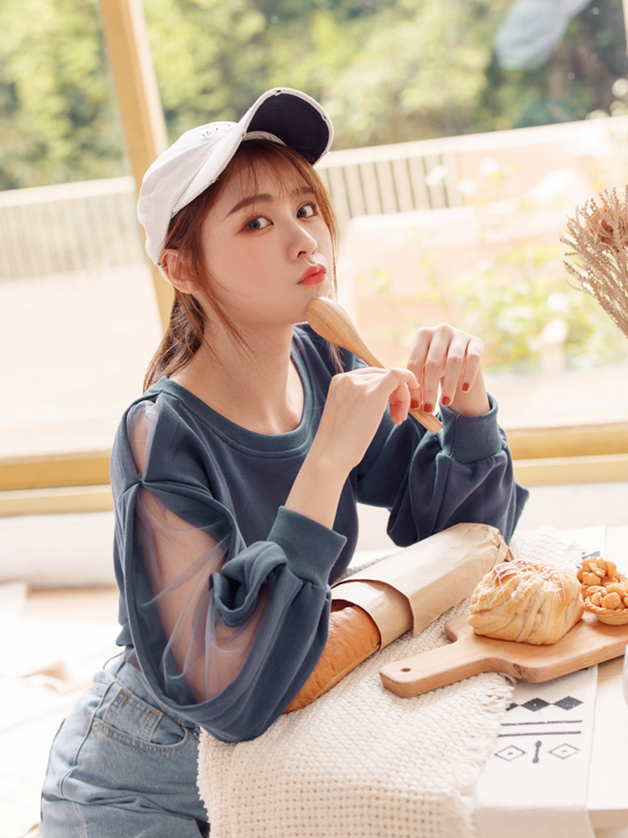 透膚網紗拼接拋袖短寬版上衣/T恤