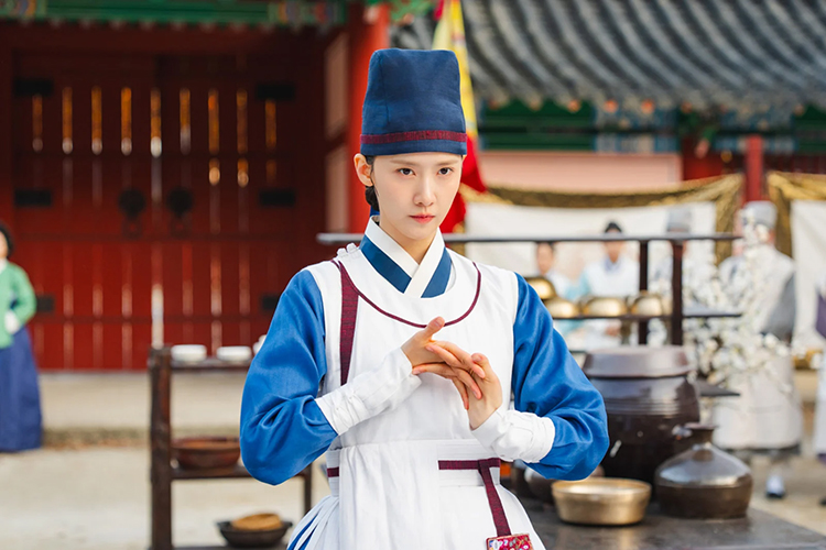 在《暴君的廚師》第2集裡焦點落在「舒肥料理」，低溫慢煮聽起來像現代餐廳的招牌技法，沒想到卻被延志永（潤娥飾）端上古代宮廷的餐桌。