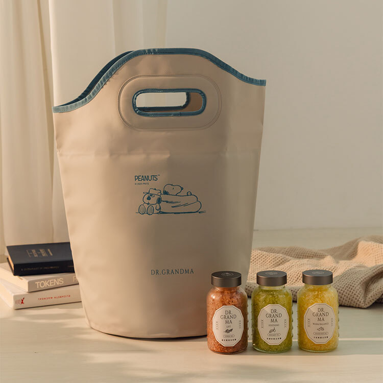 SNOOPY聯名泡腳組｜精油足浴鹽1罐+沐足袋(附有足底按摩板)｜居家SPA保養｜好收納取代泡腳桶