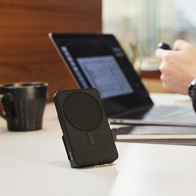 行動電源+支架2合1！BEZALEL Prelude SE MagSafe 立架式磁吸無線行動電源，一次擁有3種充電方式！ 【超早鳥優惠】立架磁吸無線行動電源 單入組 - 午夜黑