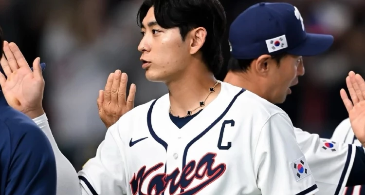 既然李政厚都能靠這條VCA「Alhambra」增添球場運勢，那《Bella儂儂》的讀者們當然更不能錯過啦！想偷師男神的球場時尚，或偷偷加點幸運分，我幫大家整理了10款同系列0推薦，從VCA「Alhambra」項鍊開始。不管是日常搭配，還是想默默提升氣場，保證讓你既有型又幸運滿滿，走到哪都是焦點！