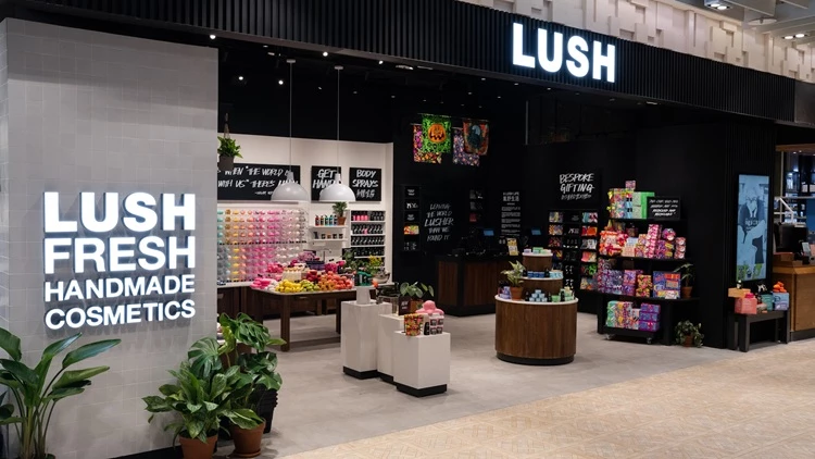 除了直營門市是品牌核心銷售據點，近年線上購物需求也持續增長