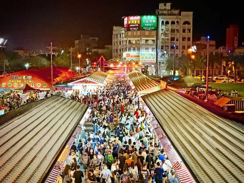 花蓮東大門夜市｜東大門夜市16間必吃夜市美食推薦！附近景點也一次報給你知～花蓮夜市、花蓮景點