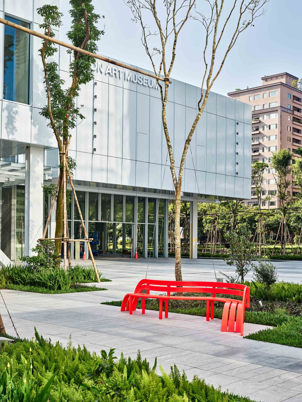 台北新地標「富邦美術館」開幕！打卡獲獎建築師純白超美建築、世界級展品價值20億！