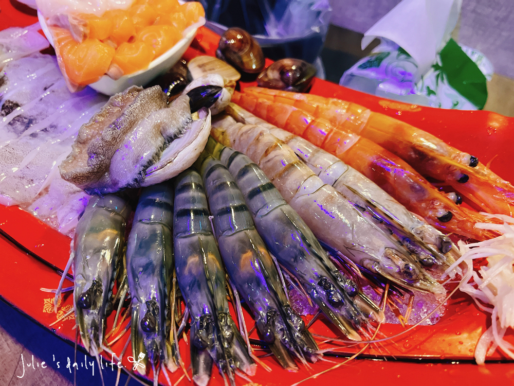 刷刷鍋,和牛,文化路,板橋,板橋火鍋,板橋車站,活蝦,海牧,海牧水產鍋物,海牧火鍋,海鮮,涮涮鍋,火鍋,火鍋推薦,聚餐推薦,鍋物,餐廳推薦,鴛鴦鍋,麻辣鍋 @跟著Julie一起走吧