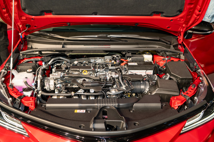 新一代 Toyota Corolla Altis GR SPORT 全新的 Dynamic Force 2.0L 引擎作為動力單元，並搭配 Direct Shift-CVT 附 10 速序列式手自排。