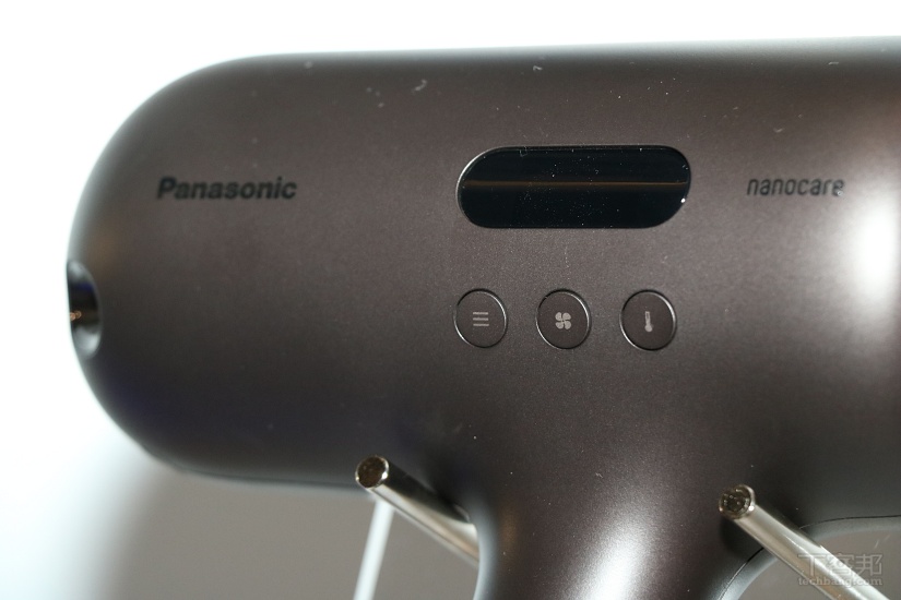 Panasonic 全新奈米水離子吹風機 EH-NC80 及 EH-NC50 在台上市！保濕力再升級，售價 15,900 元起