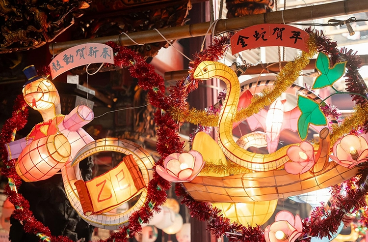 新竹都城隍廟花燈藝術開展！80盞花燈點亮傳統藝術魅力！ - LINE旅遊