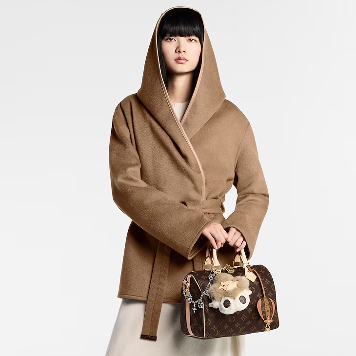 隨著時代推進，Speedy 的尺寸逐漸多元化，從 25 公分到 40 公分皆有選擇，滿足不同需求。