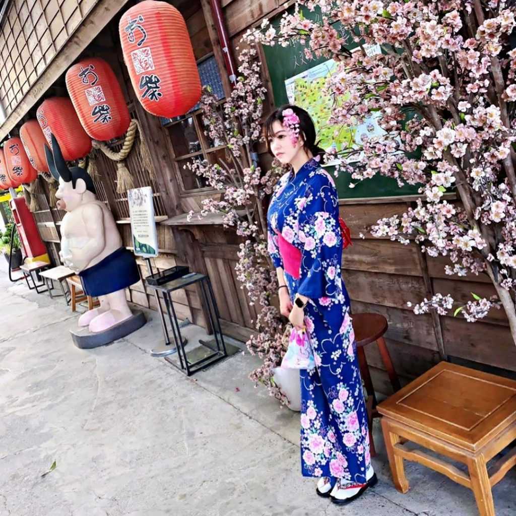 南投名間︱茶二指故事館︱哪來的巨大杯珍奶？！好玩又好拍的茶葉故事館、茶園