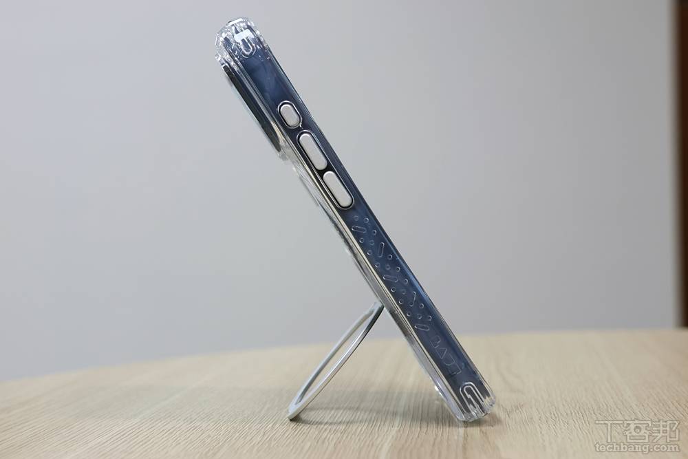 支架經過萬次以上的折疊測試，強調了耐用性。