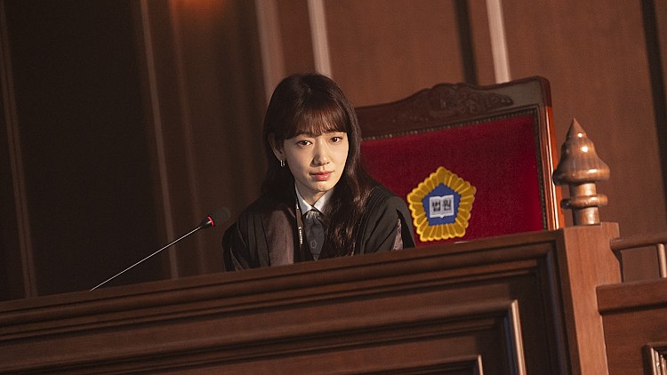 很多人都認為女明星需要靠節食才能維持體態，但朴信惠則用韓國流行諺語「美味的東西就是零卡路里」來點破，她認為吃好的食物會帶來幸福感，如果限制不能吃喜歡的東西會感到壓力，所以她自己完全沒有忌口的食物。