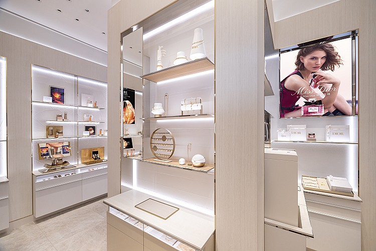 Dior 101美妝旗艦店亮點6：時尚飾品一站享有