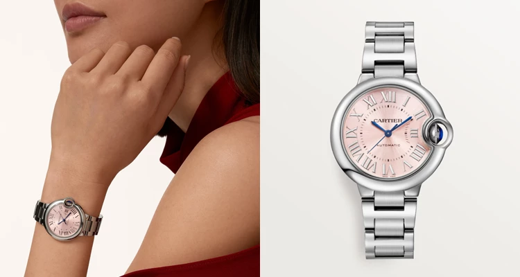 說起Cartier最為人知的錶款，除了「Santos」、「Tank」、「Panthère」美洲豹…等系列之外，被錶迷暱稱為“藍氣球”的「Ballon Bleu」系列，同樣也是品牌的代表作之一喔！但以往個性、中性感十足的「Ballon Bleu」，其實也推出過宛如櫻花般柔和的淡粉紅錶盤版本，為經典設計增添一抹清新甜美氣息，在保有招牌圓潤輪廓的同時，也展現更輕盈浪漫的「微甜時光」。