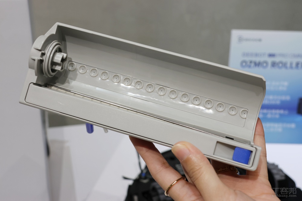 科沃斯X8 PRO OMNI掃拖機器人合體洗地機：恆壓滾筒活水洗地、早鳥價 32,988 元限時開跑