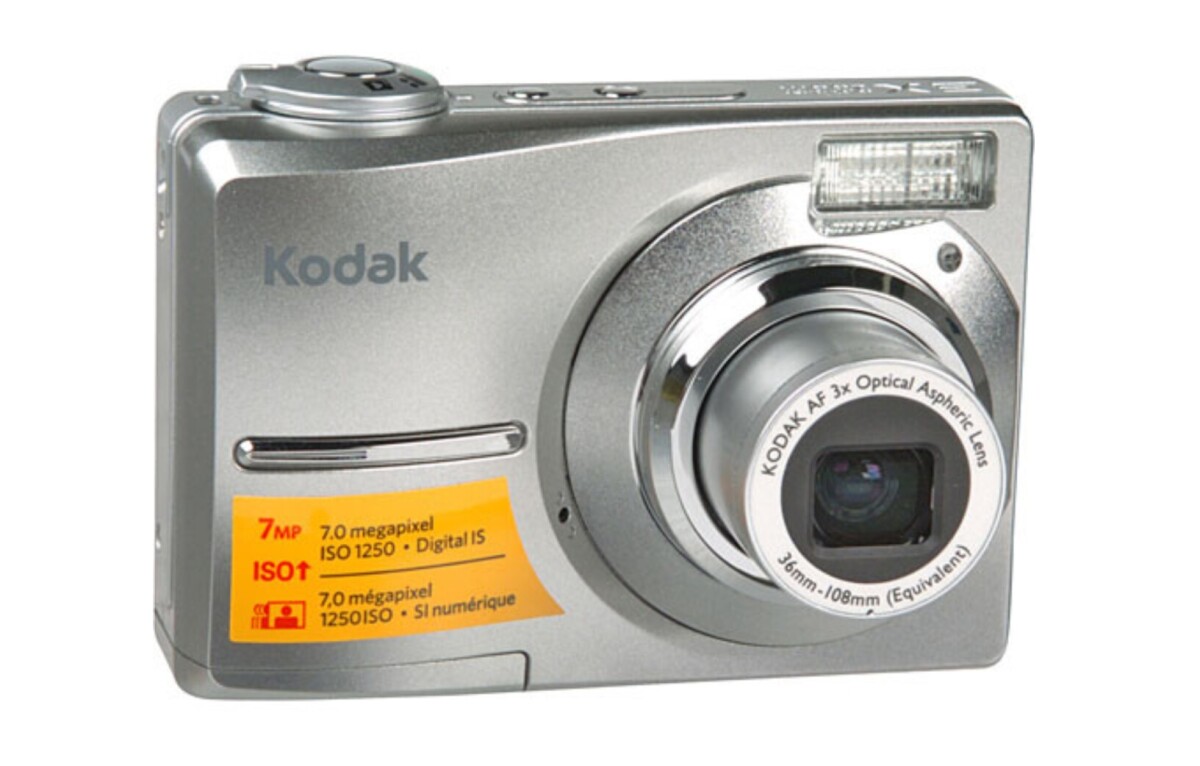 小紅書爆紅！10款女愛豆愛用CCD推薦：Karina柯達C713復古人像風、金采源富士J30膠片感