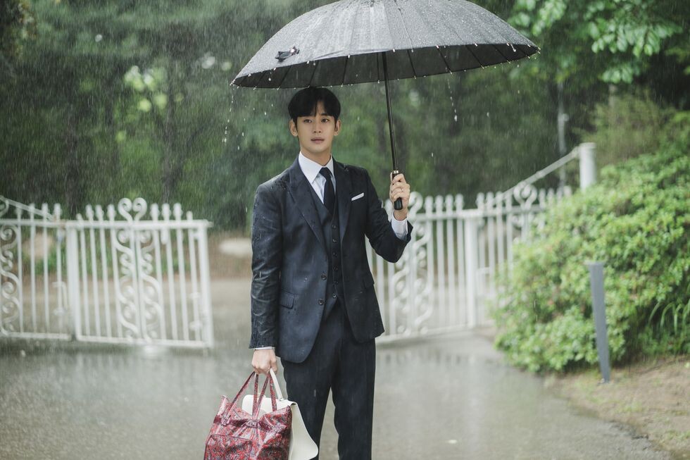 《淚之女王》金智媛實力帶貨！財閥千金洪海仁劇中「御用精品包」都幫你神出來了！