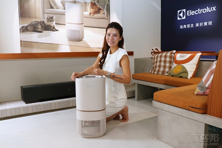 伊萊克斯「極適家居 500 寵物抗敏空氣清淨機」在台上市！可捕捉浮毛、降低過敏原，售價 $14,900 元