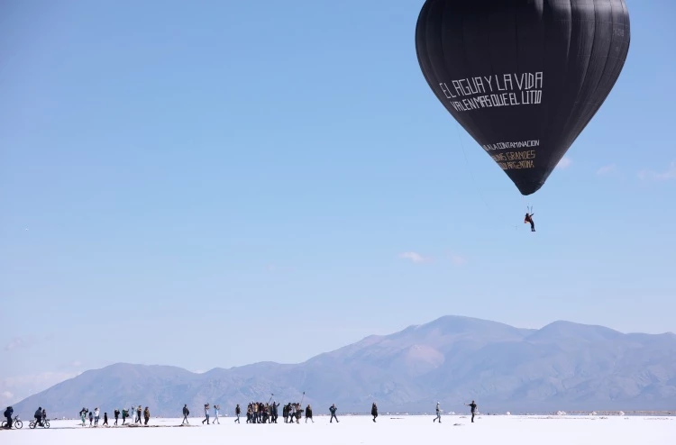 新北市美術館｜托馬斯．薩拉切諾：共織宇宙