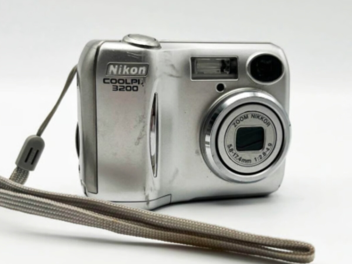 小紅書爆紅！10款女愛豆愛用CCD推薦：Ｋarina柯達C713復古人像、金采源富士J30膠片感