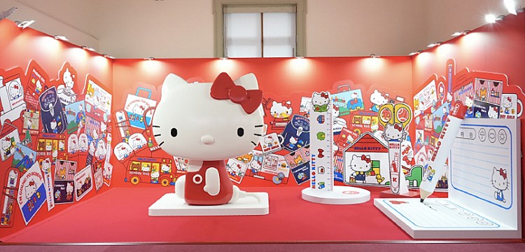 「Hello! Collaboration」與「Hello! Friends」等展區，將呈現 Kitty 展覽史上最大規模的商品展示，特別展出 Kitty 與其他品牌、藝術家、角色伙伴的聯名款與聯乘企劃，展覽呈現從「日本各地區限定 Kitty」到其他角色聯名、再到藝術家創作插畫等多元樣貌。