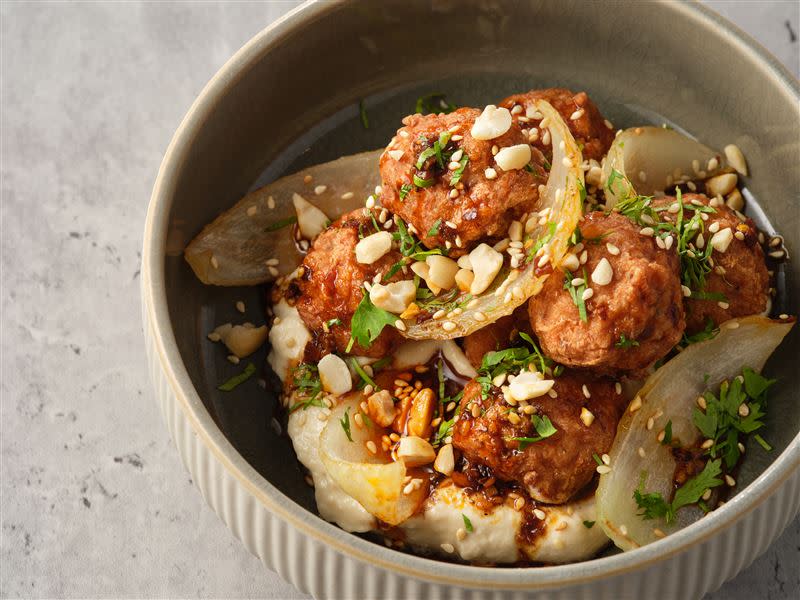 來自竹北的南加州風格餐飲品牌 LillA，以加州美式風格融入台式口感打造成的風味餐廳，並在 Dream Plaza 一樓開設全新旗艦店。