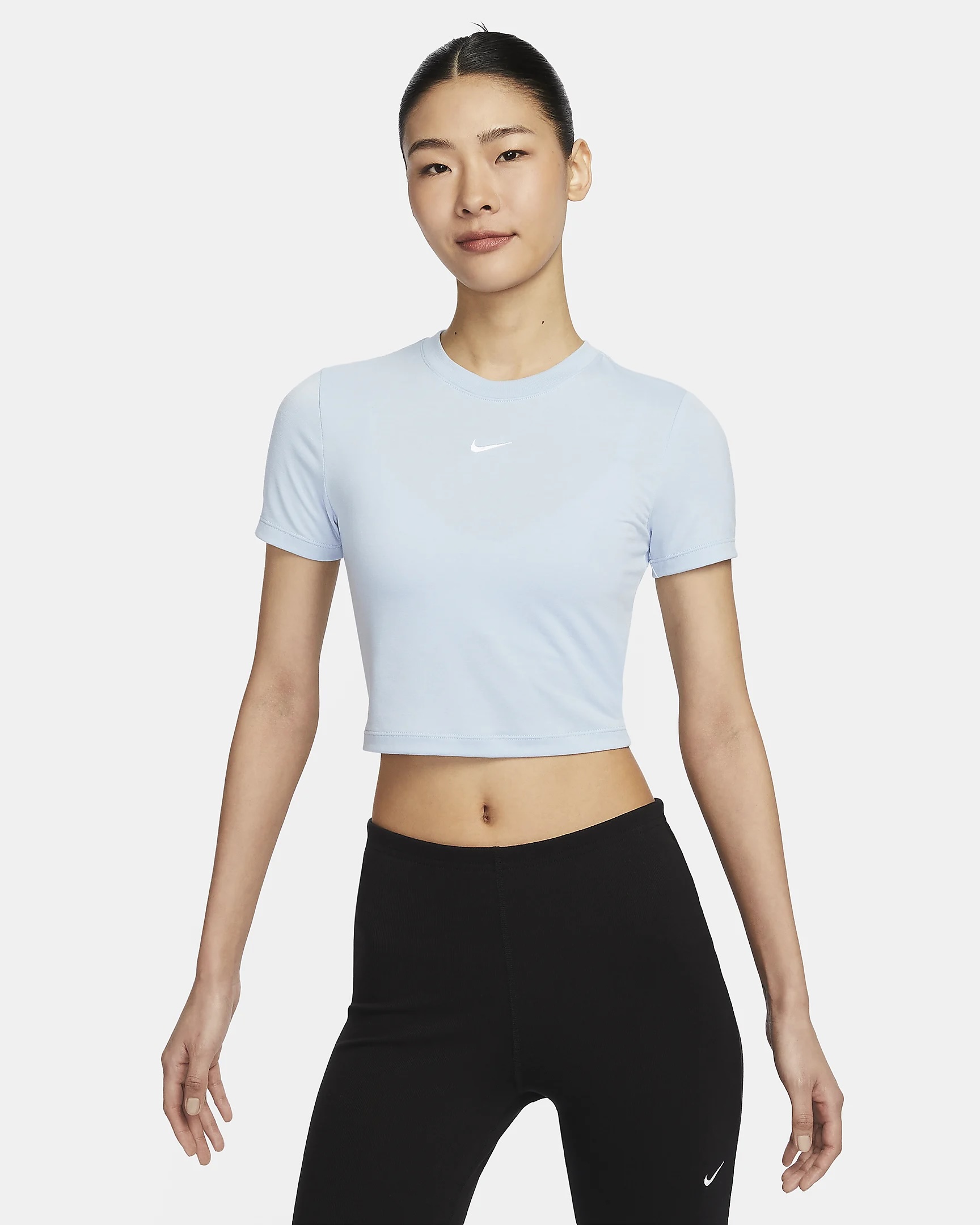 Nike Sportswear Essential 女款合身短版 T 恤