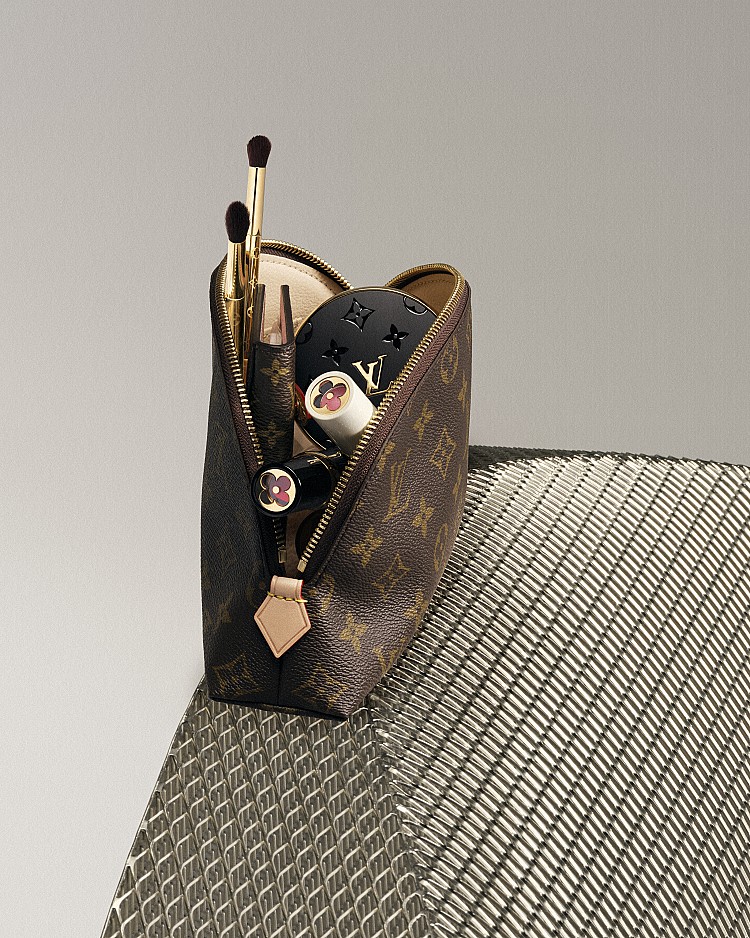 LV La Beauté美妝系列收藏亮點2：攜手機家具大師以旅行箱為設計概念