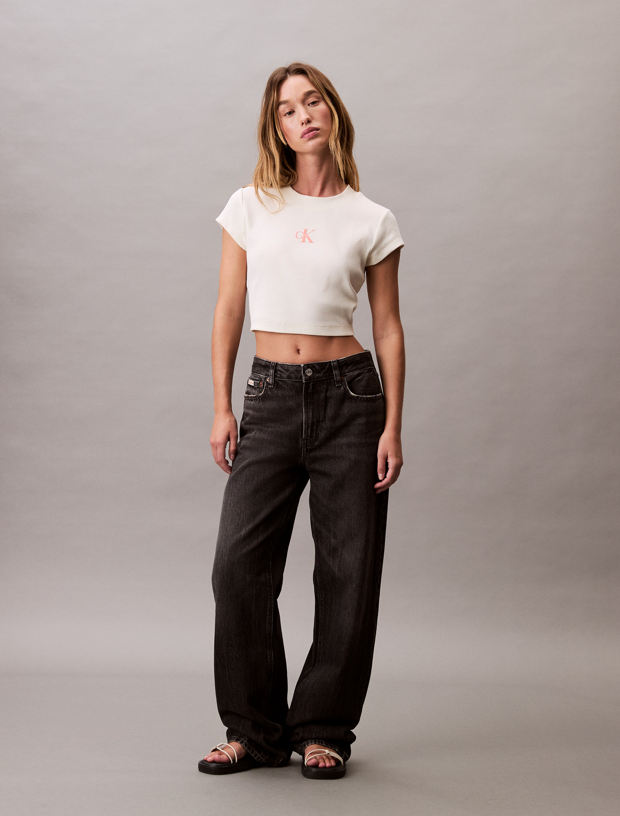 Calvin Klein Jeans Monogram 標誌修身短版 T 恤