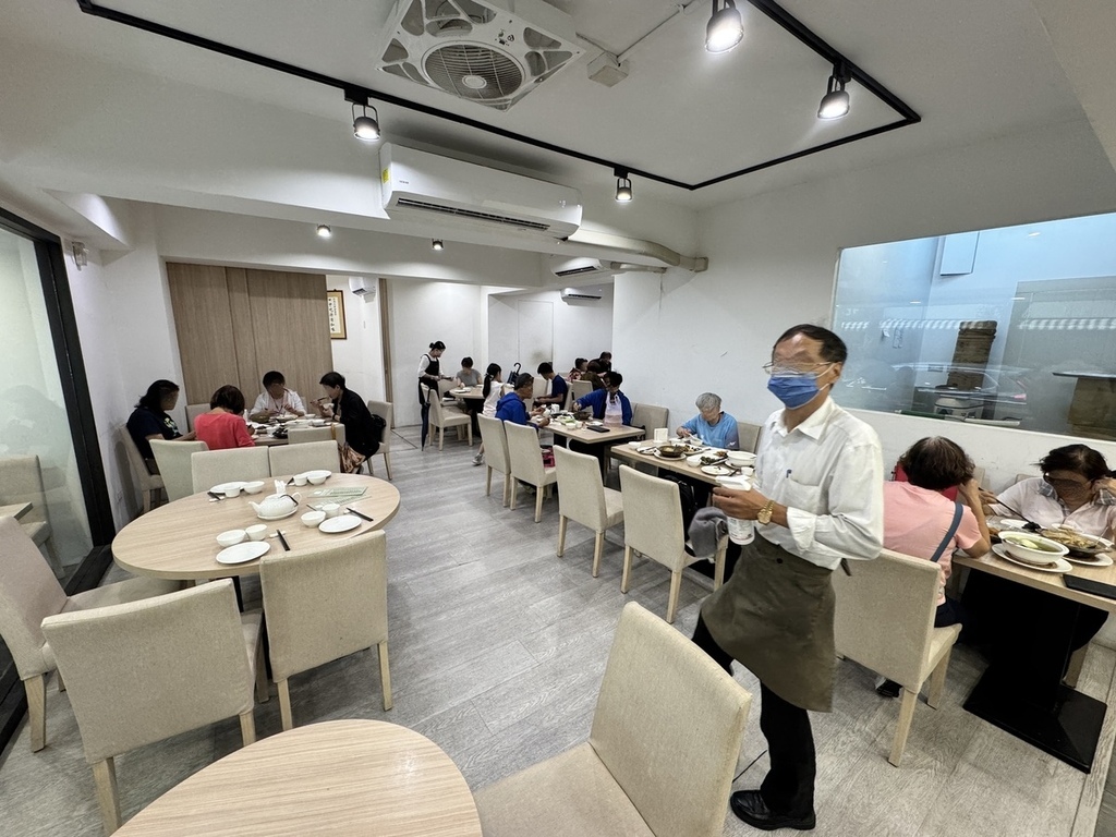 【台北中山美食】禾花素食，結合中式點心與熱炒，多達100道菜