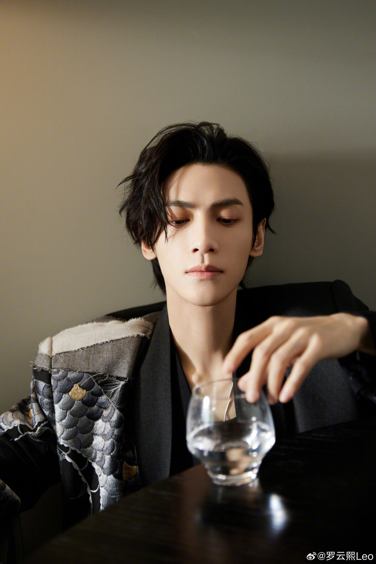 韓網熱議「比車銀優帥的陸劇演員」！肖戰、楊洋人氣高，他們因《致我們》系列紅遍海外