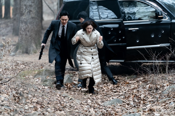 《支配物種》結局比《可憐的東西》更腦洞大開？朱智勛英雄救美意外與韓孝周成合體生化人