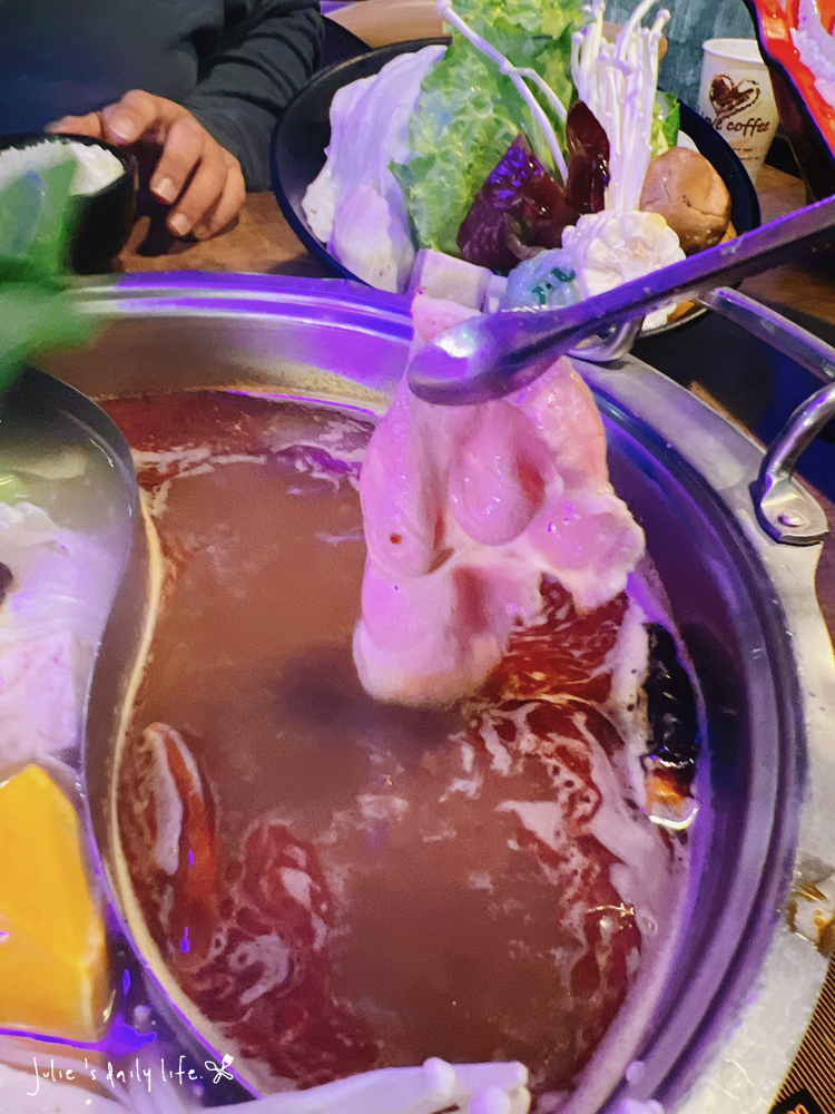 刷刷鍋,和牛,文化路,板橋,板橋火鍋,板橋車站,活蝦,海牧,海牧水產鍋物,海牧火鍋,海鮮,涮涮鍋,火鍋,火鍋推薦,聚餐推薦,鍋物,餐廳推薦,鴛鴦鍋,麻辣鍋 @跟著Julie一起走吧