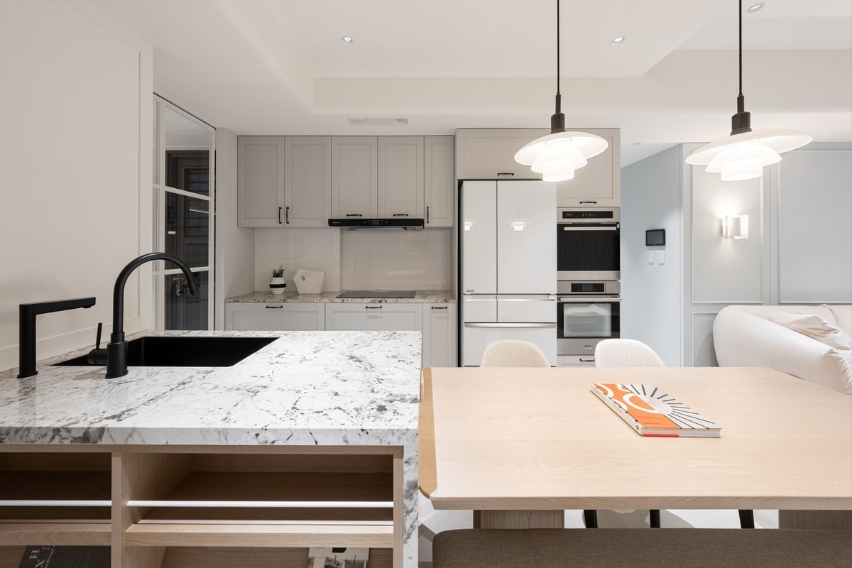 廚房電器；家電設備；微波爐；水波爐；蒸烤爐；住宅；室內設計