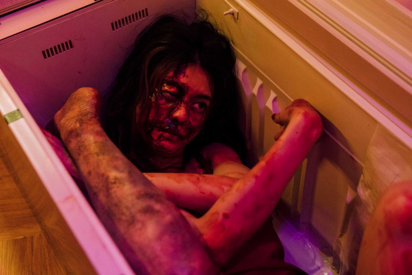 白癡公主在《鬼天廈》變身死不瞑目的厲鬼。（圖／華映提供）