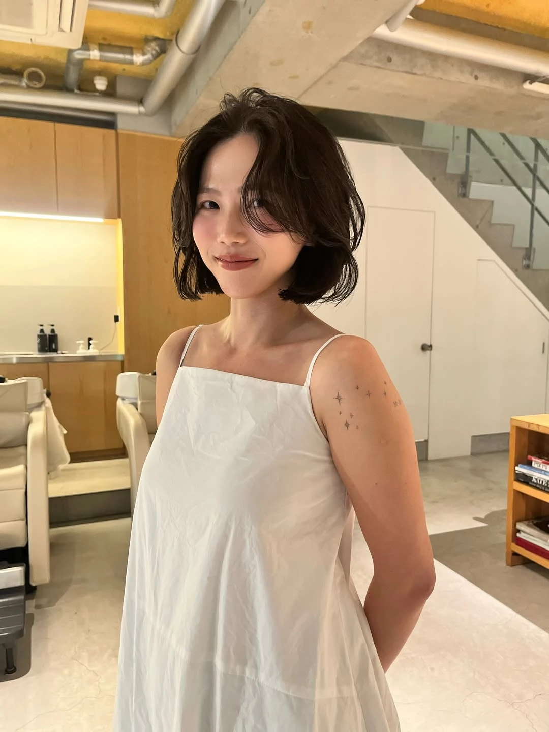 減齡中分短髮推薦7：溫柔法式捲