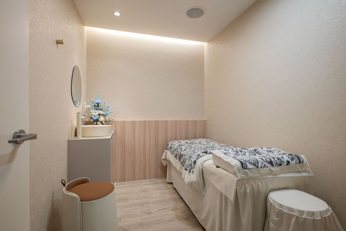 舒皓；醫美空間設計；診所室內設計；初白設計；醫美診所；商業空間；弧形設計；老屋翻新；室內設計