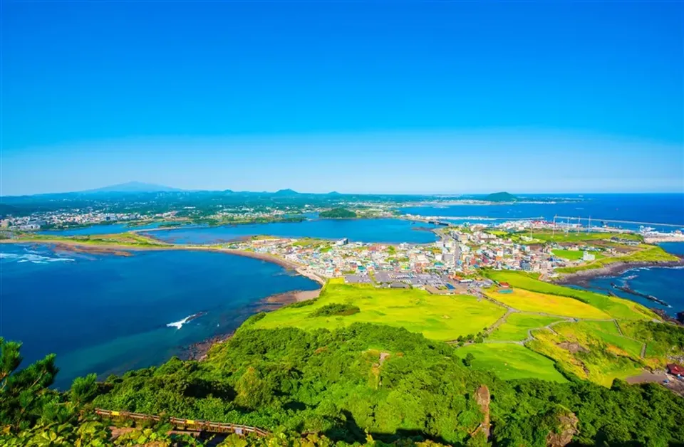 【慢遊濟州半自助】一日自由活動、連住市區飯店兩晚、牛島海洋公園、世界遺產城山日出峰、光之地堡、超市補貨、一站彩妝購物、五日-1